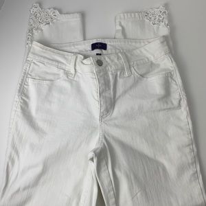 NYDJ white Capri with crochet leg bottom 4